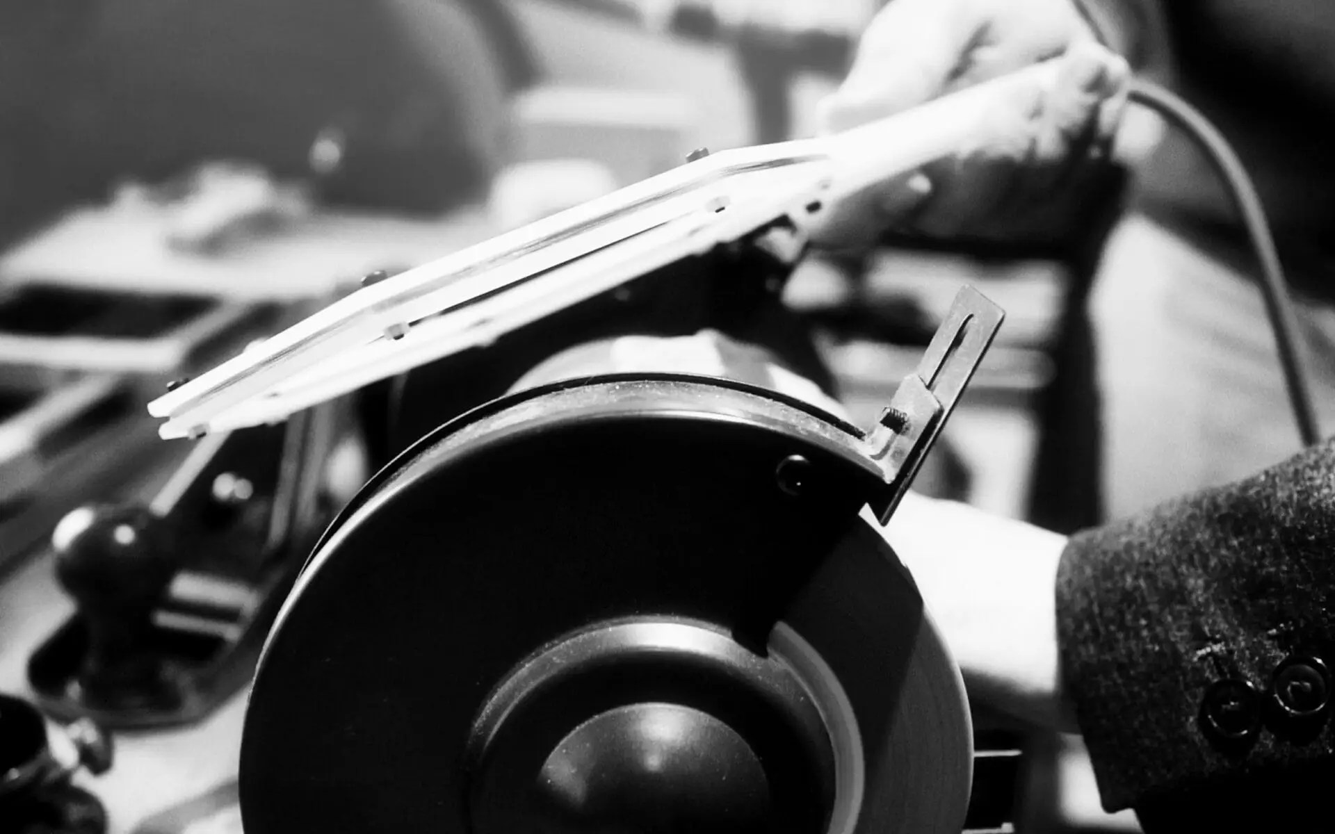 Electromagnetic Grinder